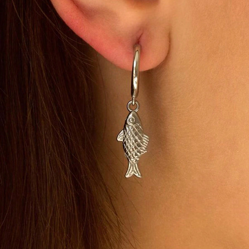 Dainty Textured Fish Pendant H - Charm Necklace Dainty บทวิจารณ์และราคา