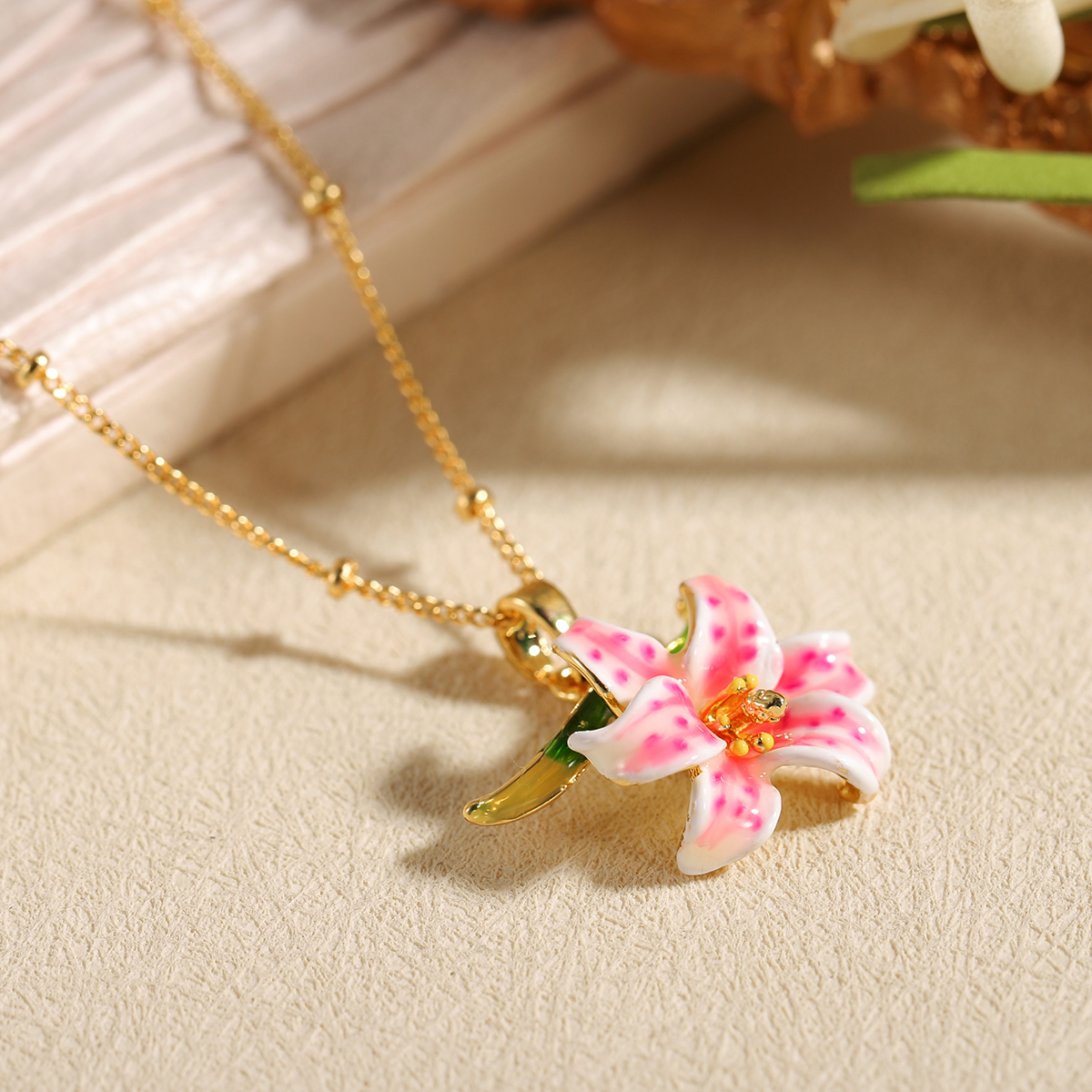 Elegant Pink Lily Flower Penda - Charm Necklace Dainty บทวิจารณ์และราคา