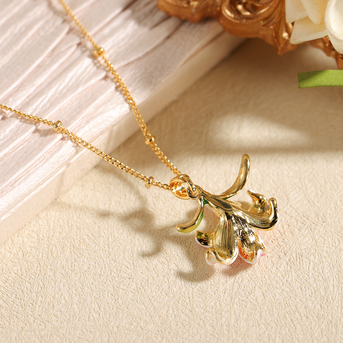 Elegant Pink Lily Flower Penda - Charm Necklace Dainty บทวิจารณ์และราคา