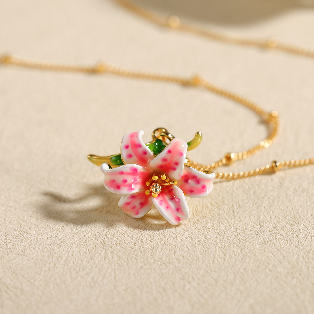 Elegant Pink Lily Flower Penda - Charm Necklace Dainty บทวิจารณ์และราคา