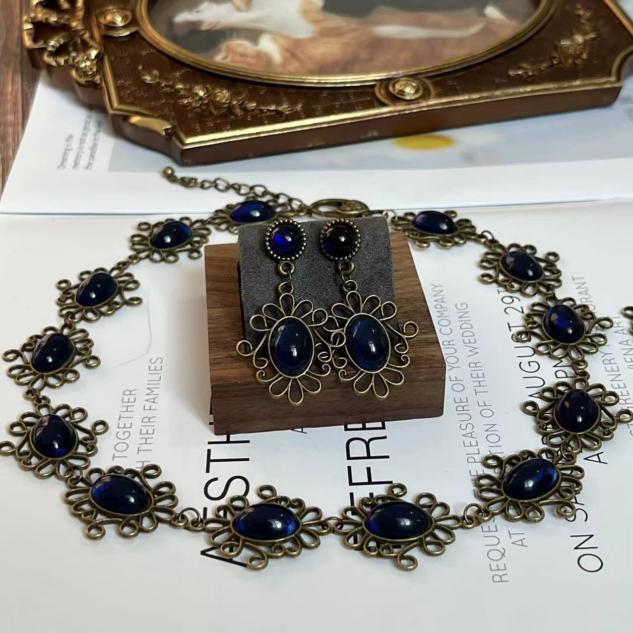 Historical Queen Anne Boleyn H - Women Accessories Earrings บทวิจารณ์และราคา