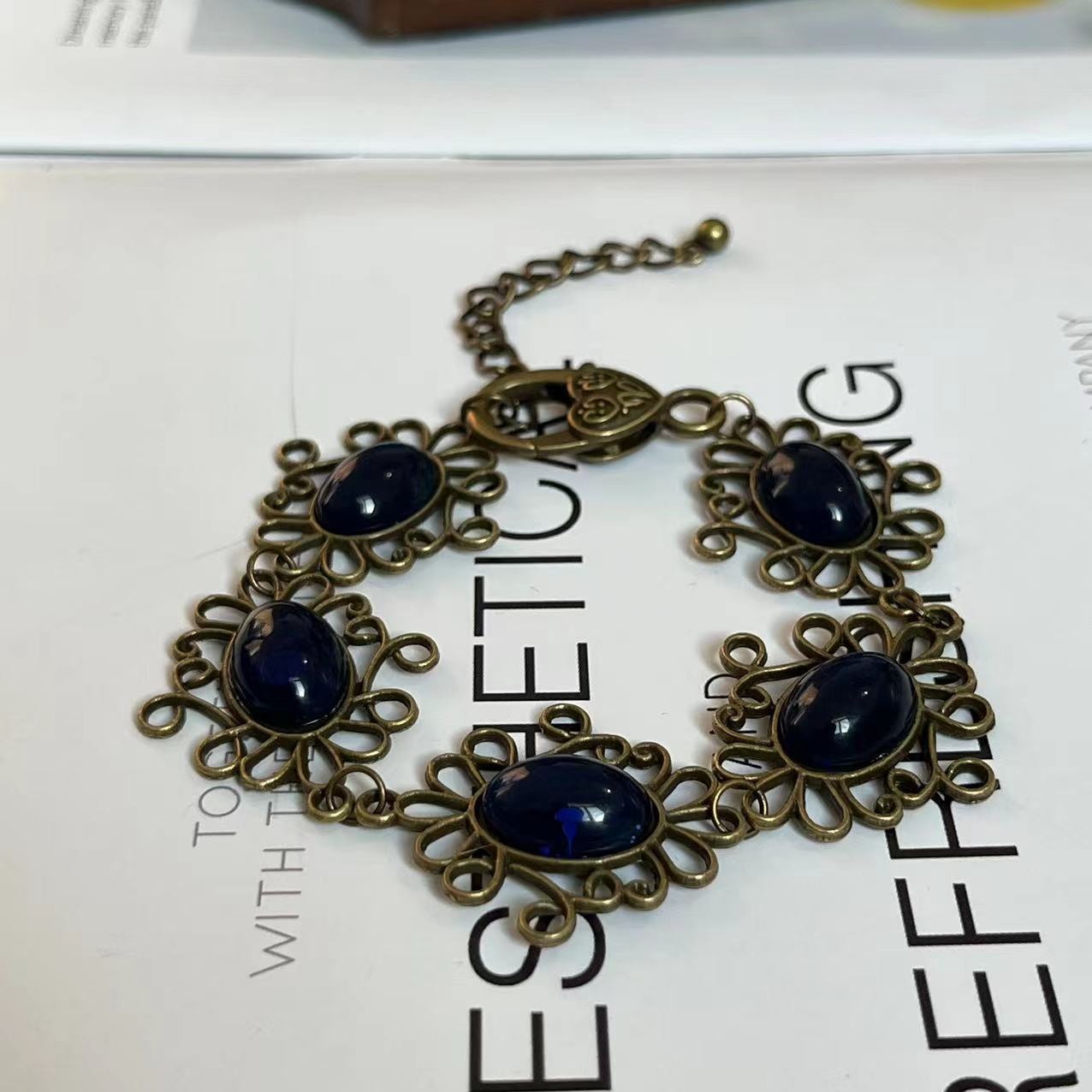 Historical Queen Anne Boleyn H - Women Accessories Earrings บทวิจารณ์และราคา