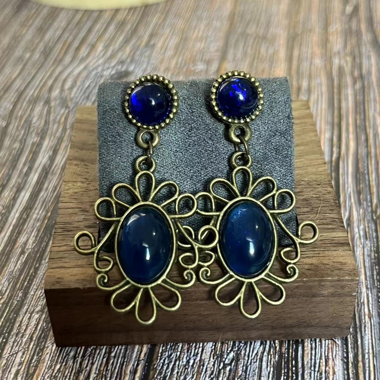 Historical Queen Anne Boleyn H - Women Accessories Earrings บทวิจารณ์และราคา
